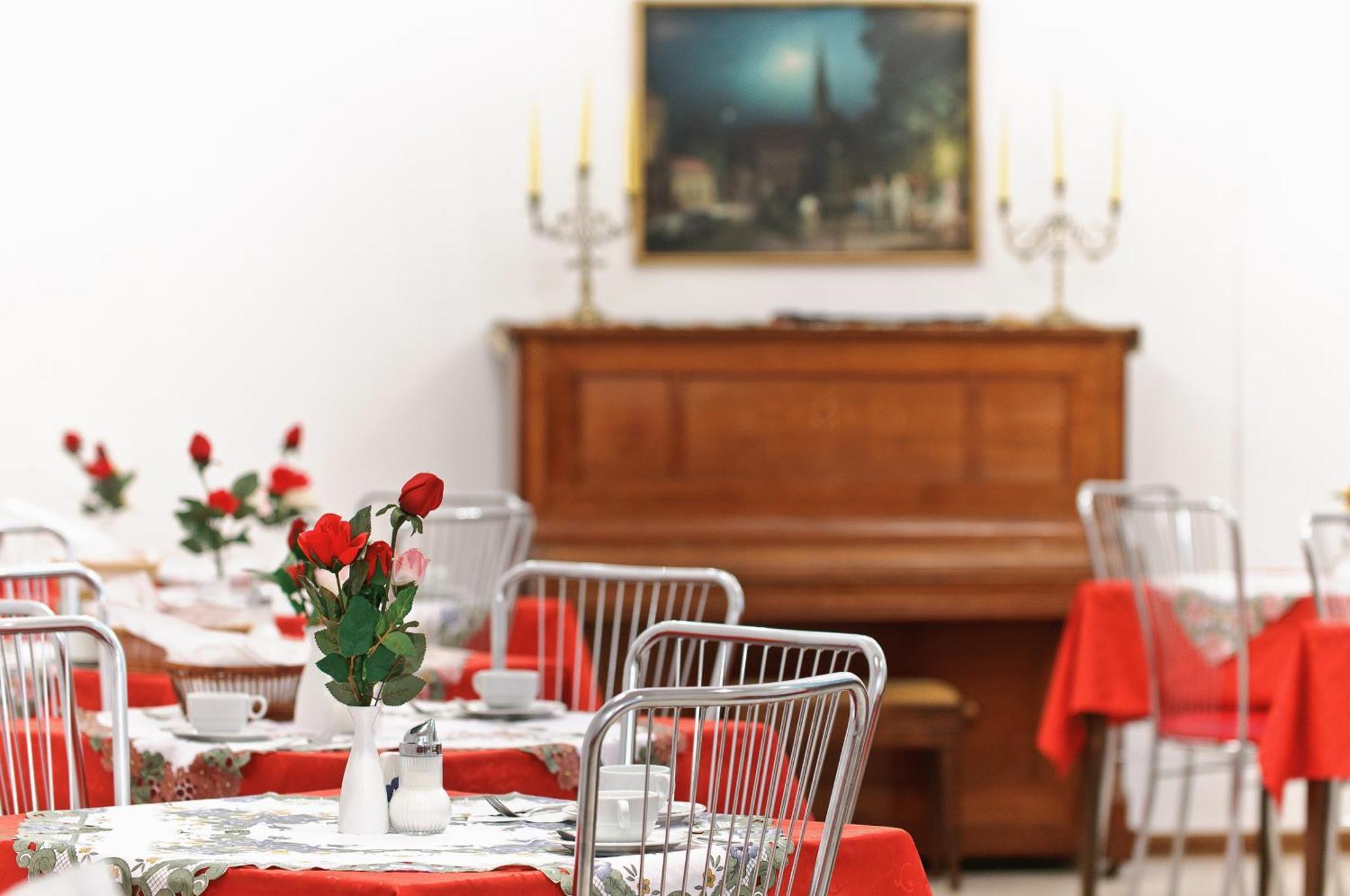 Hotel Viktoria Schoenbrunn Wina Bagian luar foto