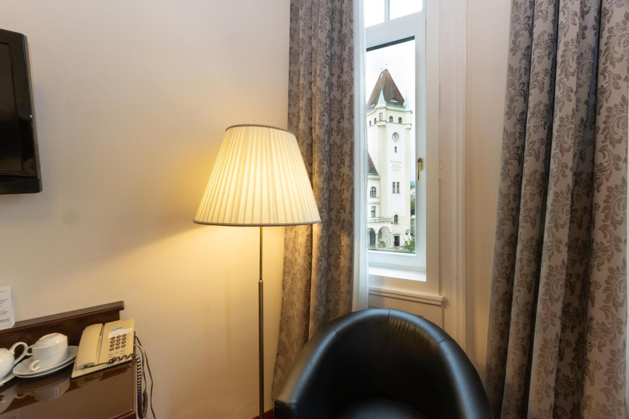 Hotel Viktoria Schoenbrunn Wina Bagian luar foto