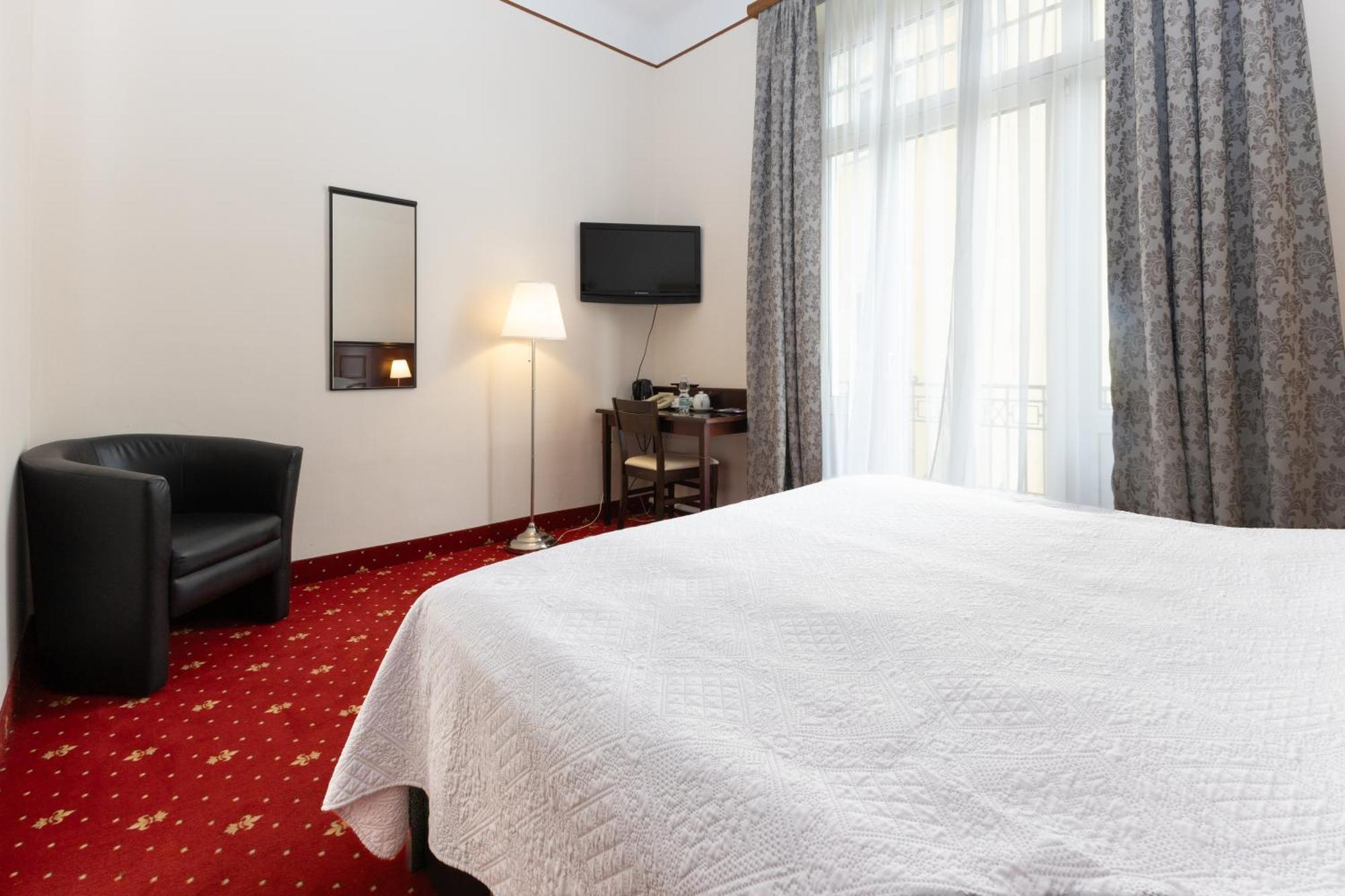Hotel Viktoria Schoenbrunn Wina Bagian luar foto