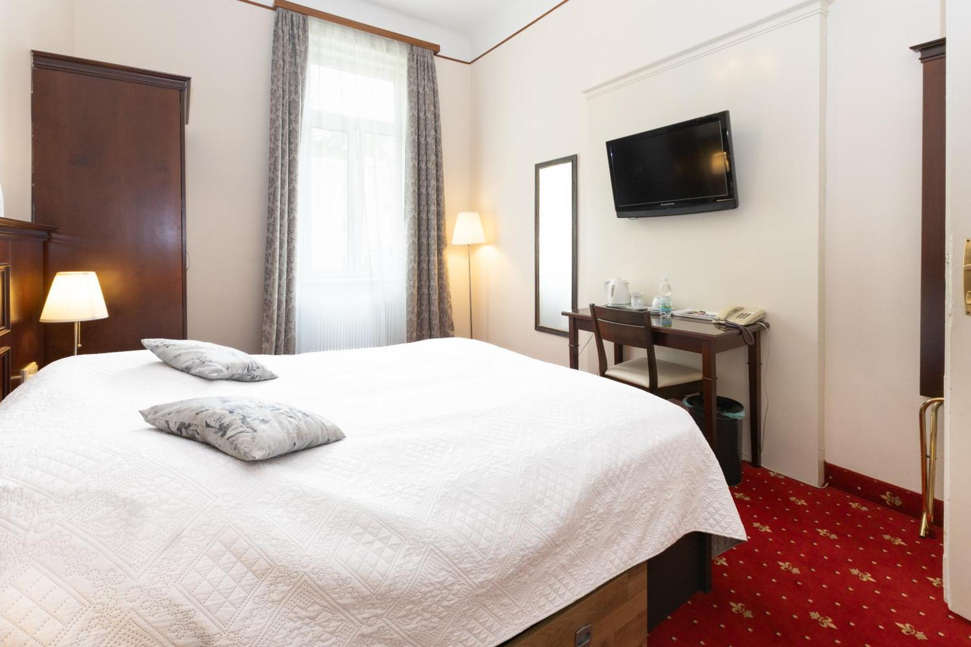 Hotel Viktoria Schoenbrunn Wina Bagian luar foto