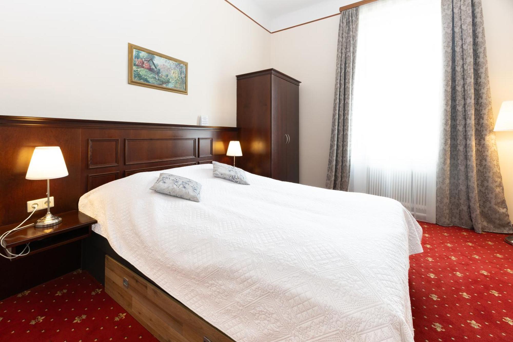 Hotel Viktoria Schoenbrunn Wina Bagian luar foto