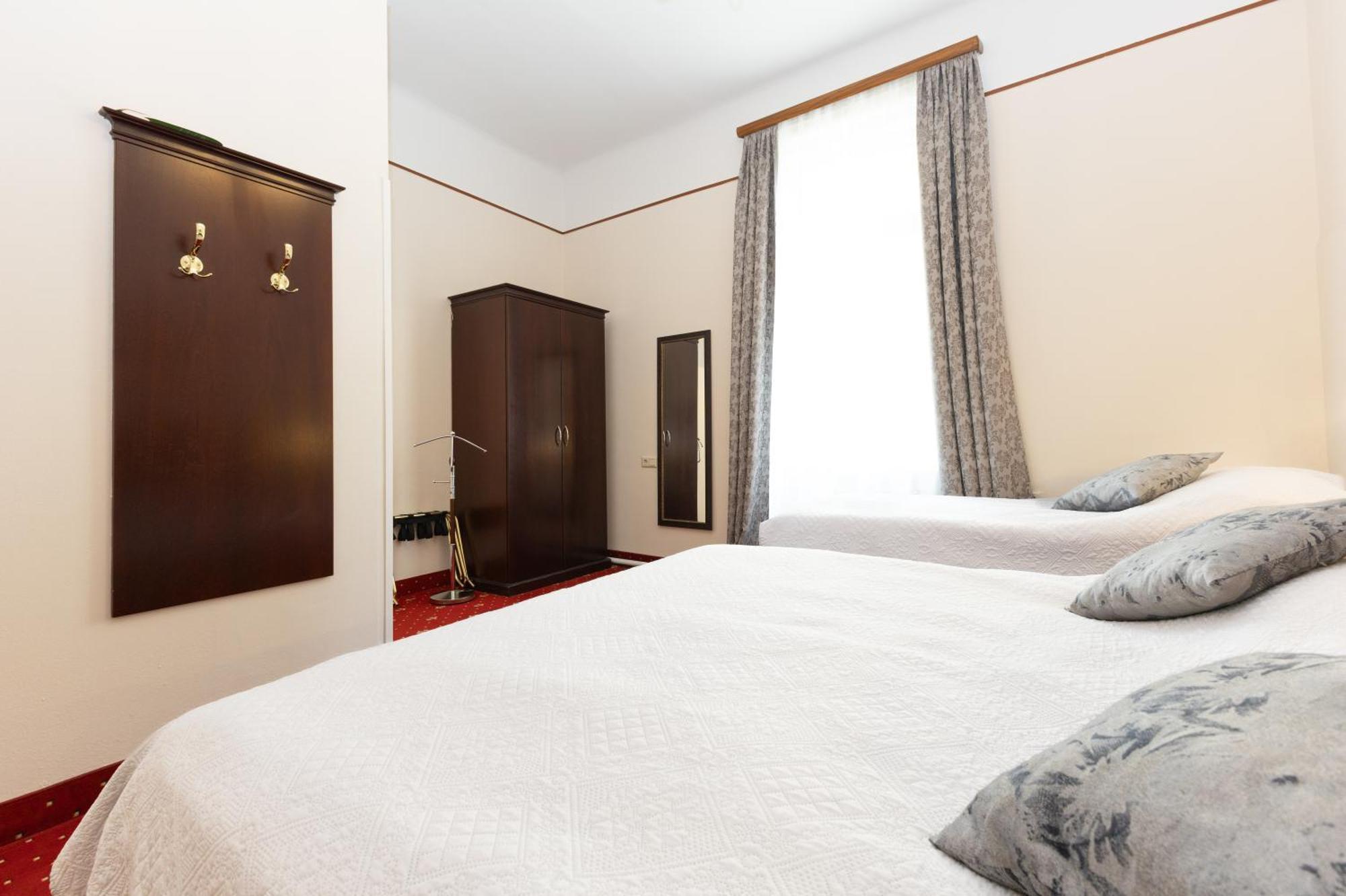 Hotel Viktoria Schoenbrunn Wina Bagian luar foto