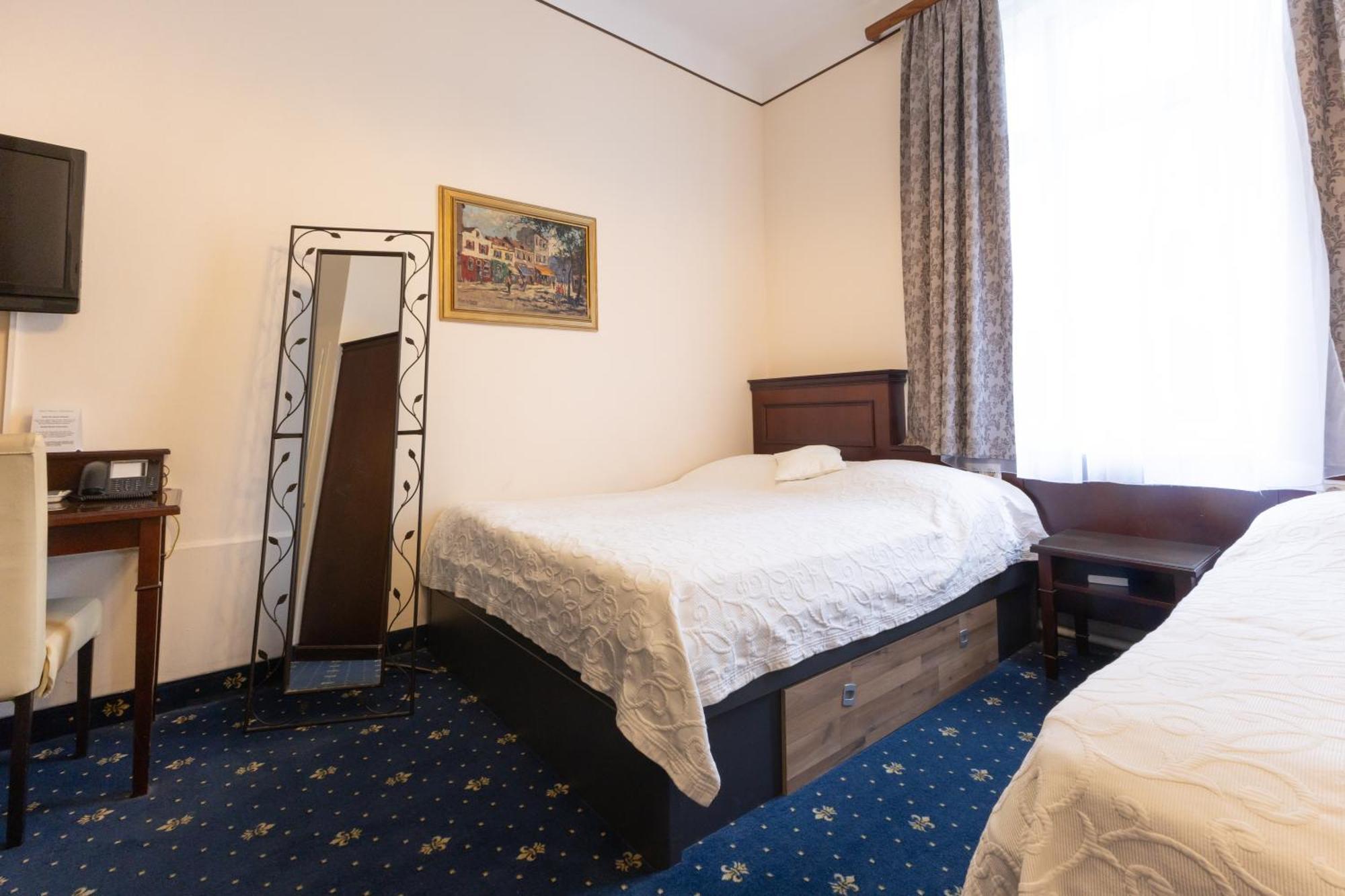 Hotel Viktoria Schoenbrunn Wina Bagian luar foto