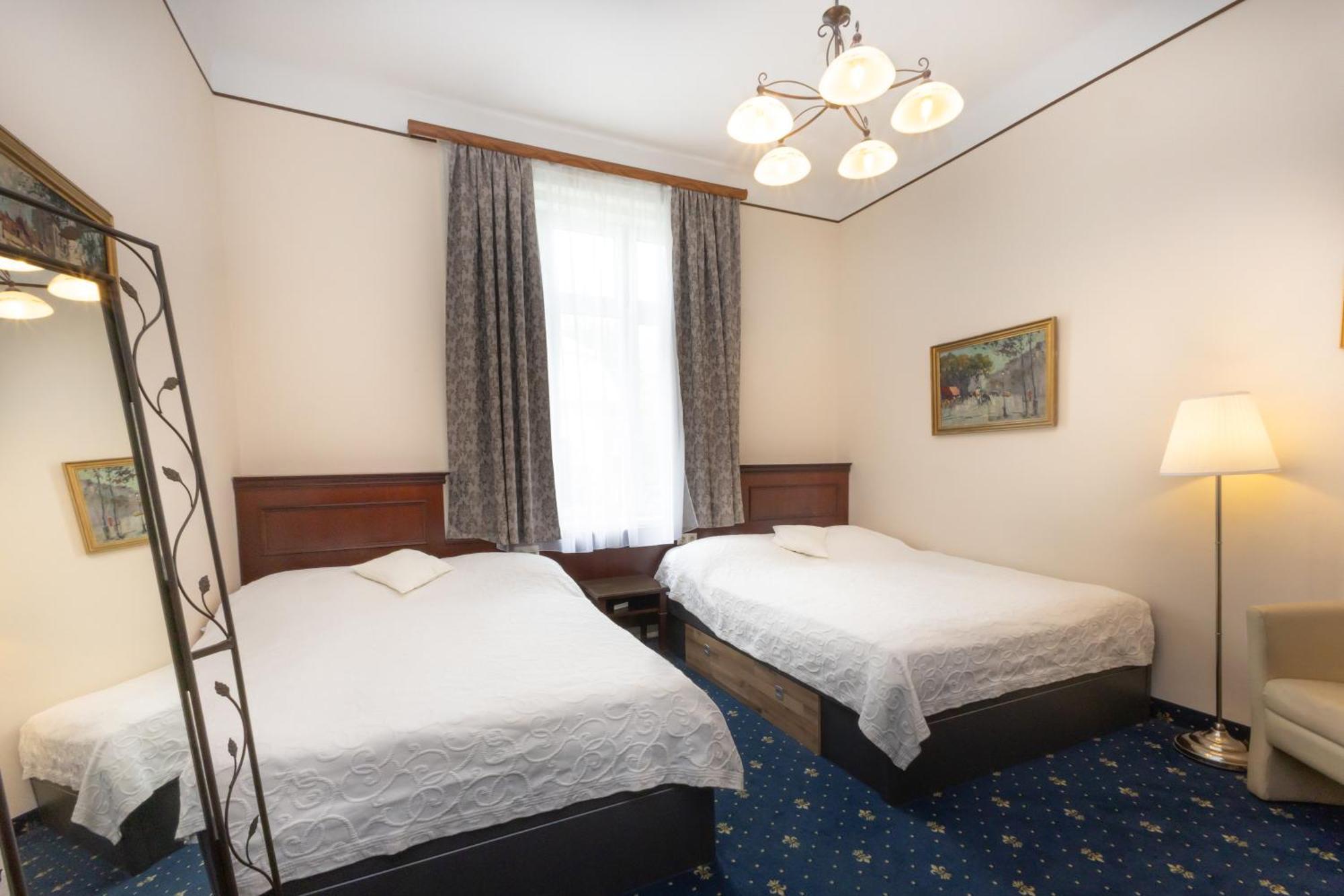 Hotel Viktoria Schoenbrunn Wina Bagian luar foto
