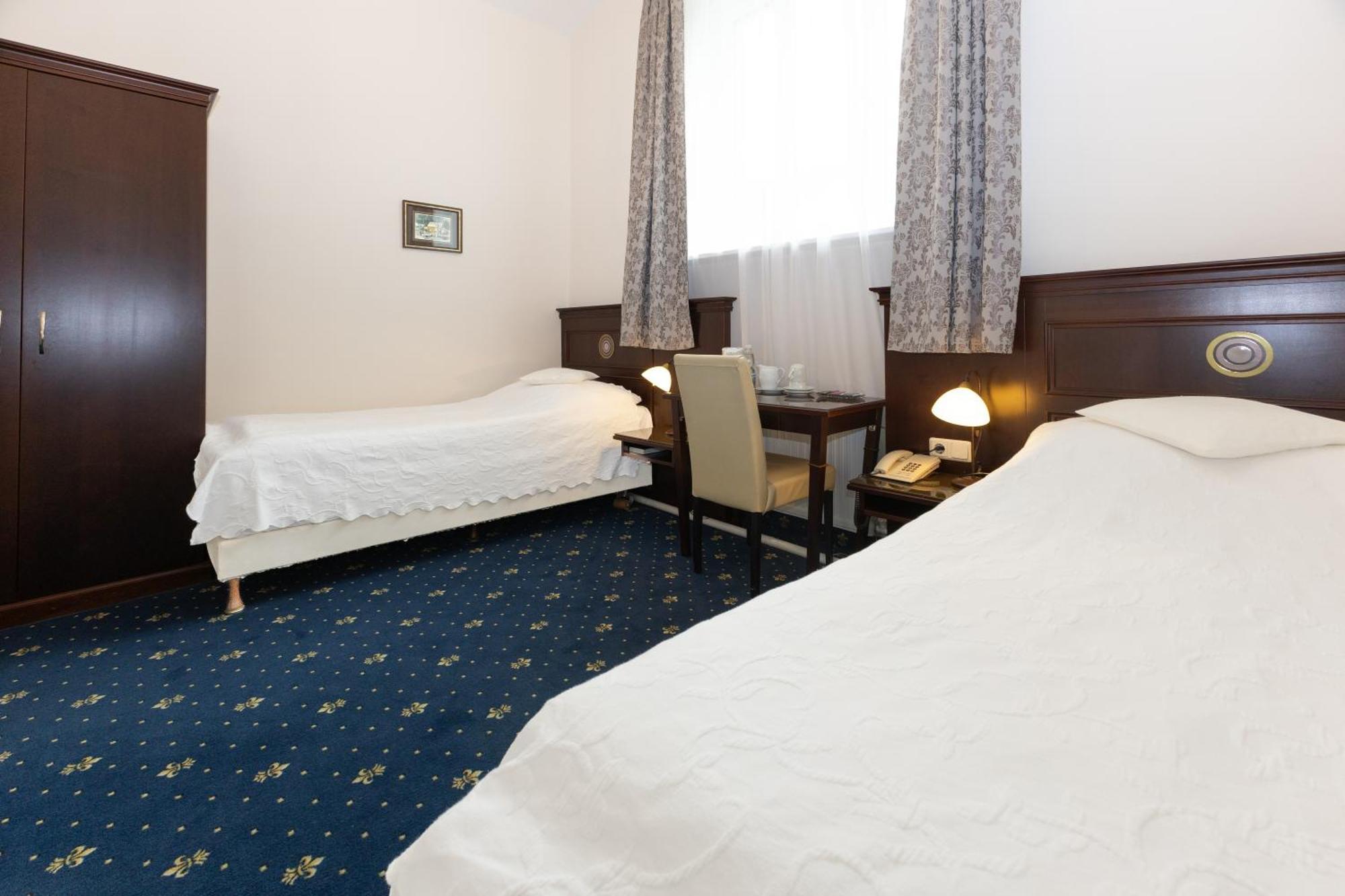 Hotel Viktoria Schoenbrunn Wina Bagian luar foto