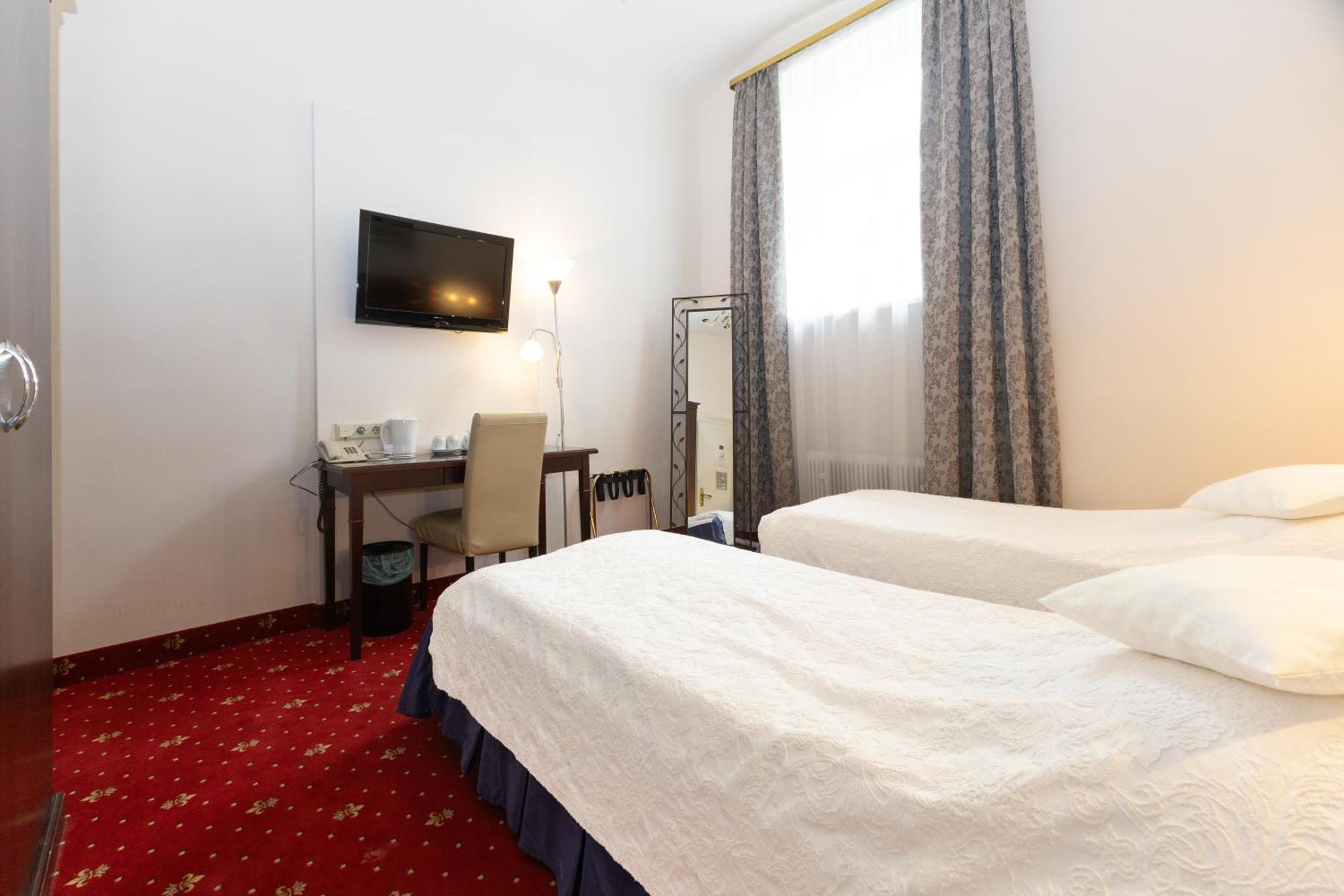 Hotel Viktoria Schoenbrunn Wina Bagian luar foto