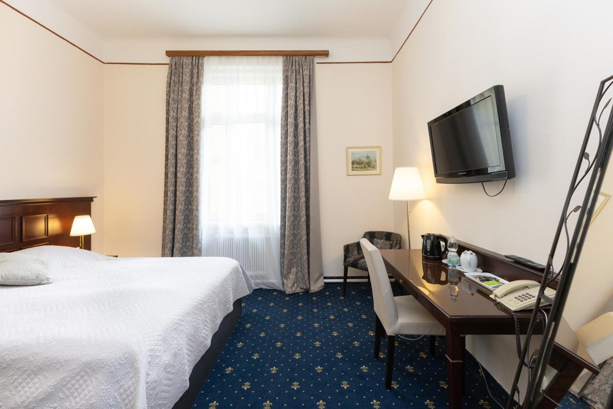 Hotel Viktoria Schoenbrunn Wina Bagian luar foto