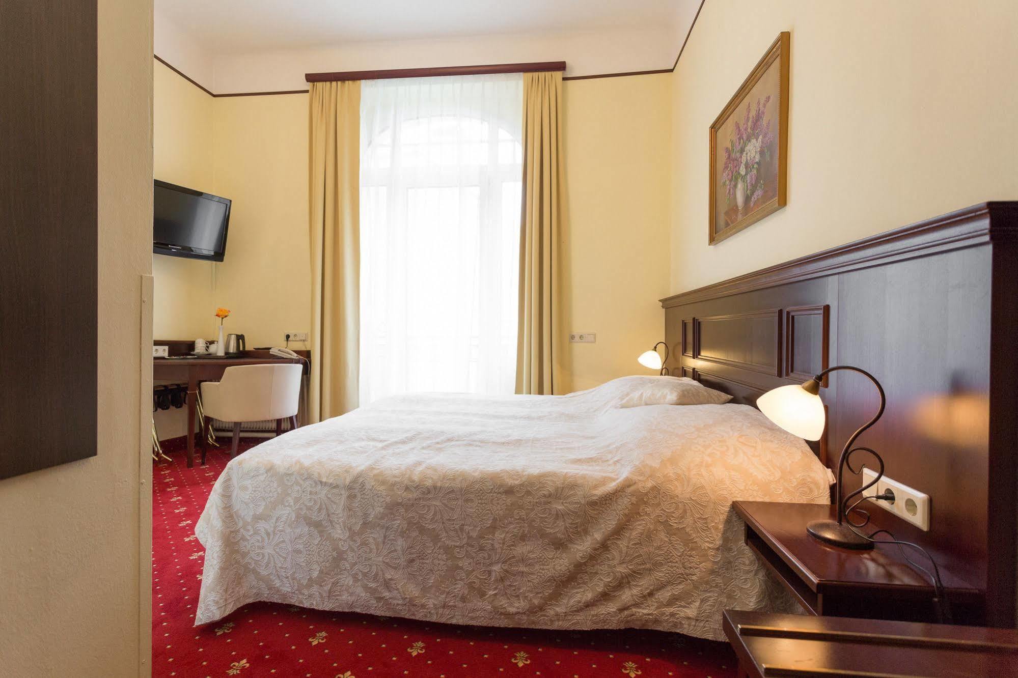 Hotel Viktoria Schoenbrunn Wina Bagian luar foto
