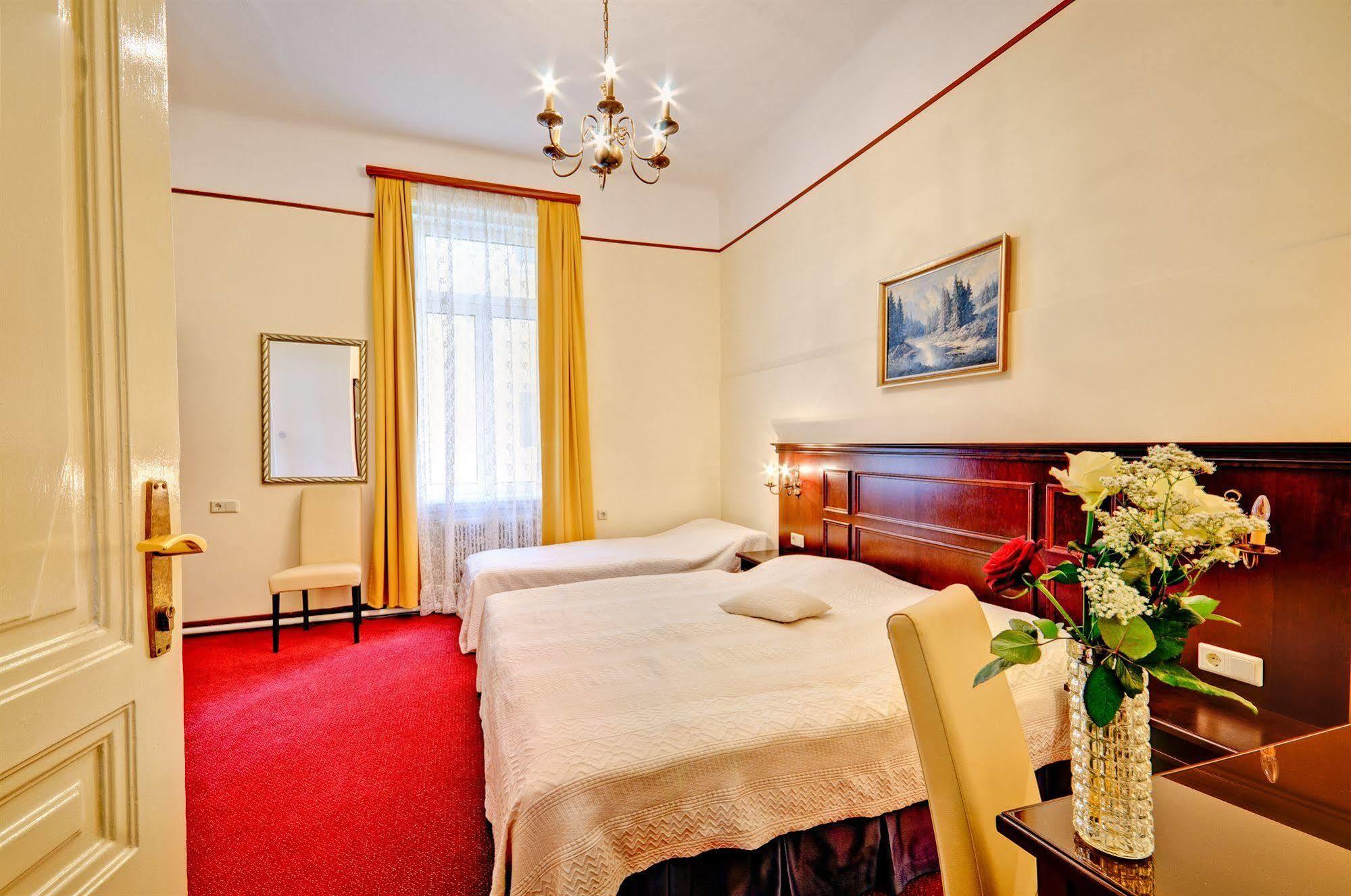 Hotel Viktoria Schoenbrunn Wina Bagian luar foto