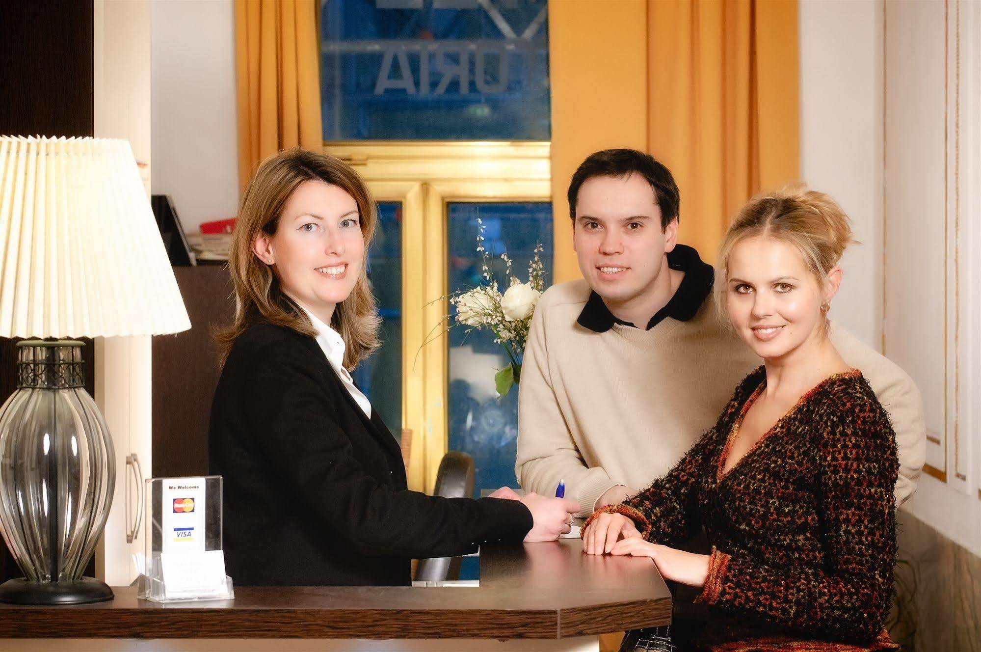 Hotel Viktoria Schoenbrunn Wina Bagian luar foto